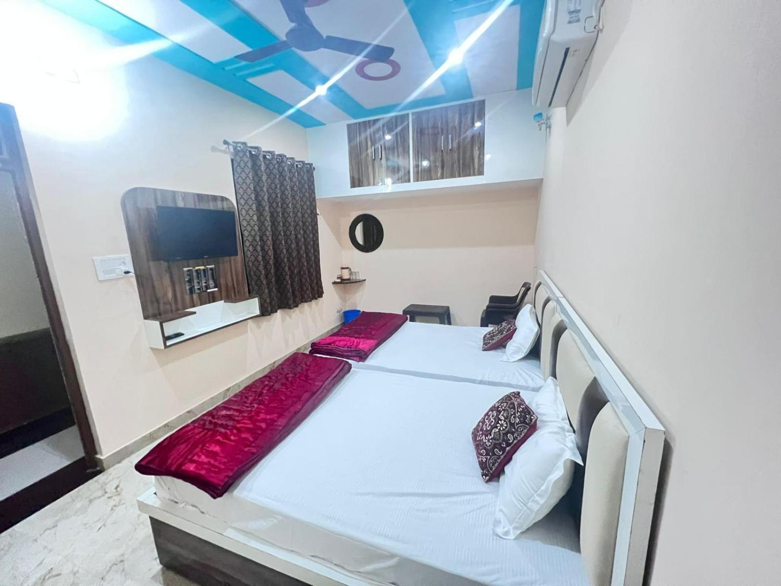The Orchid Villa Homestay - Walkable Distance From Taj Mahal Агра Екстериор снимка