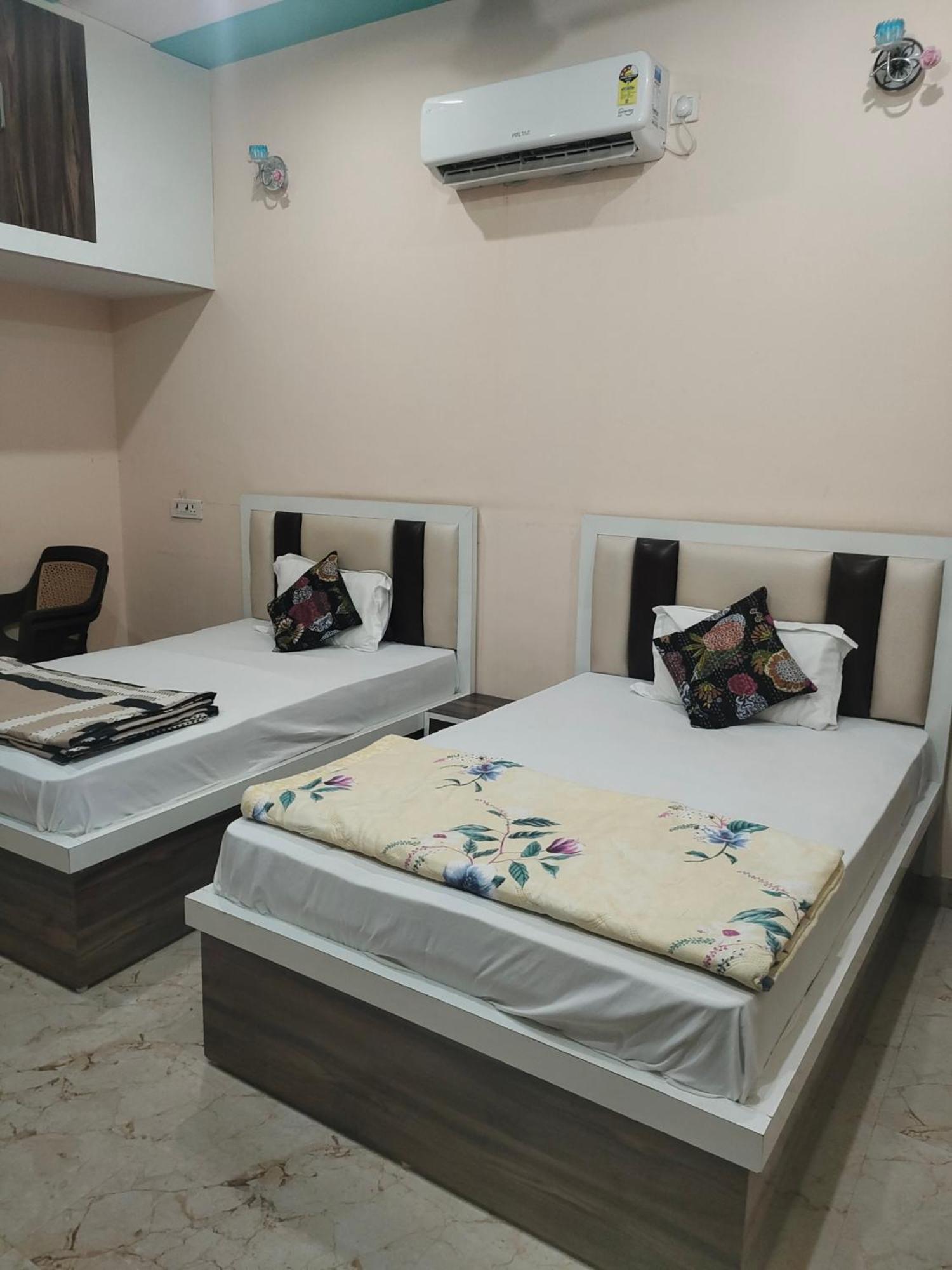 The Orchid Villa Homestay - Walkable Distance From Taj Mahal Агра Екстериор снимка