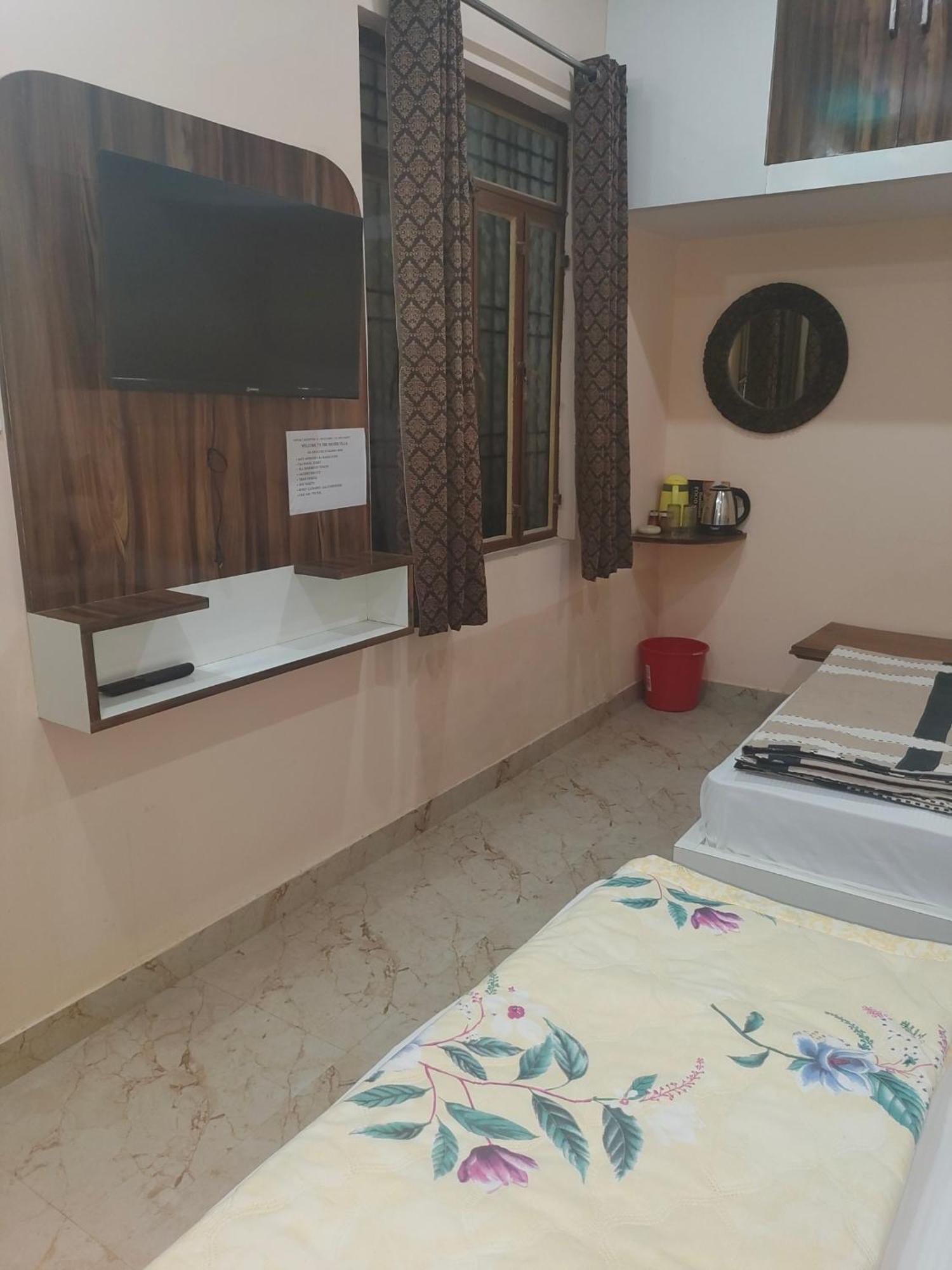 The Orchid Villa Homestay - Walkable Distance From Taj Mahal Агра Екстериор снимка
